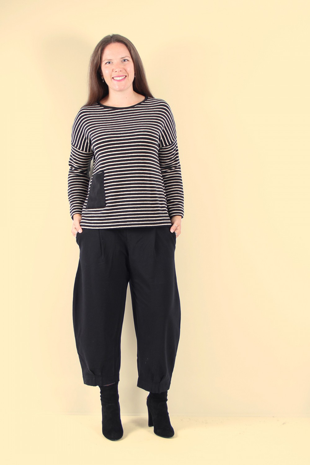 Mama B Buccia V Stripe Patch Pocket Jumper Nero