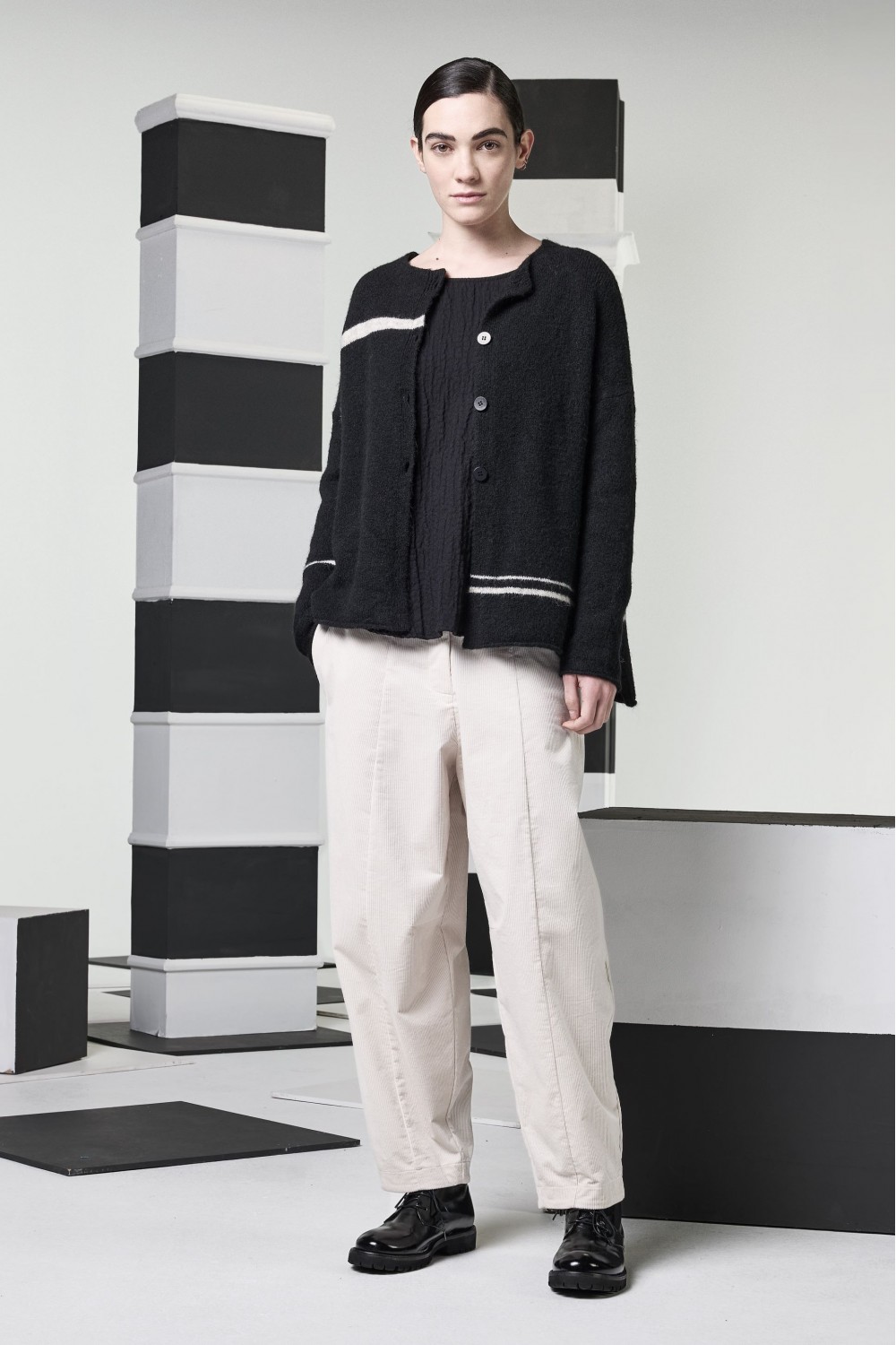 Neirami Oversized Korean Neck Cardi Black Stripe